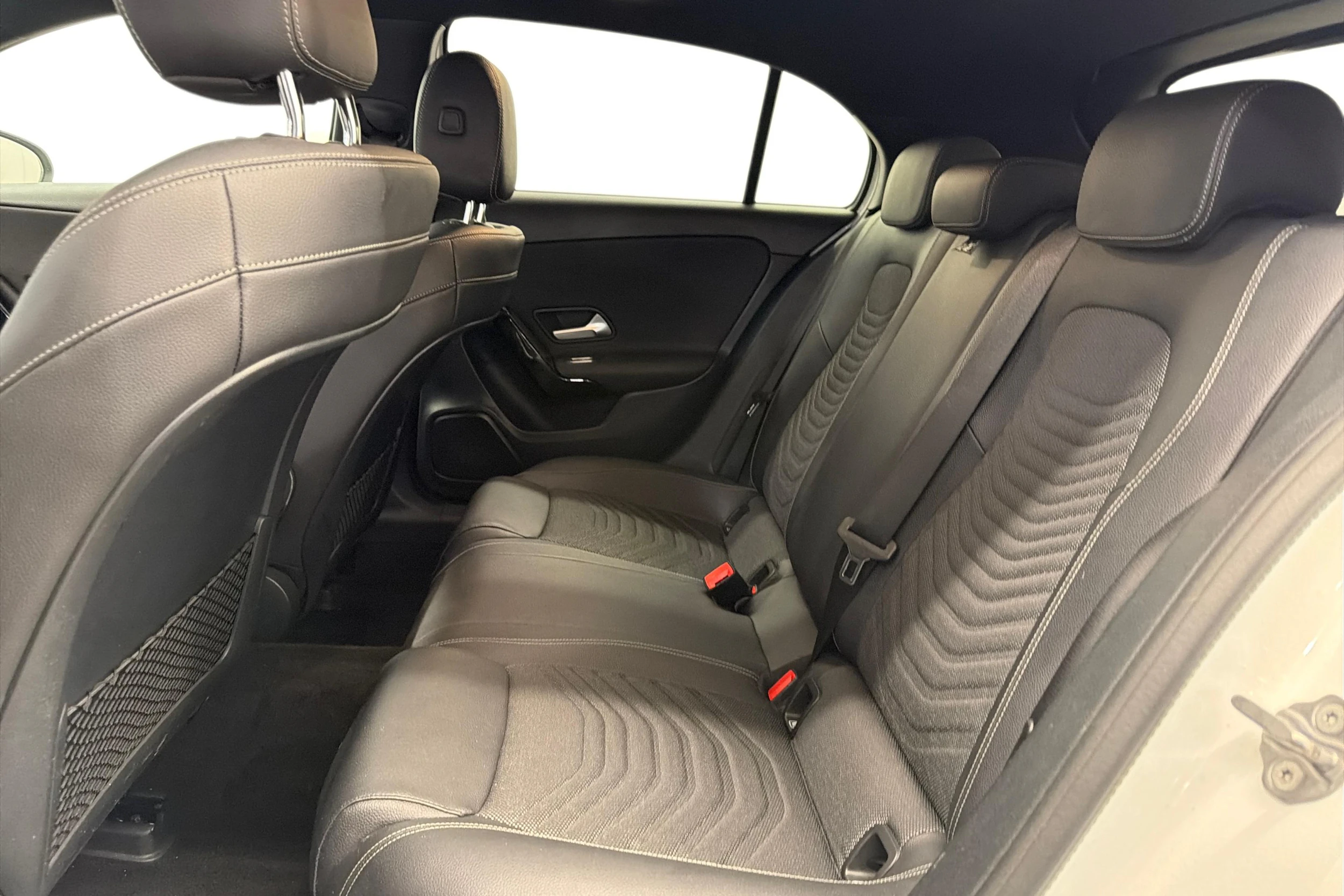 valkoinen Mercedes-Benz A 2019 kuva 8.