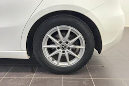 valkoinen Mercedes-Benz A 2019 kuva 10.