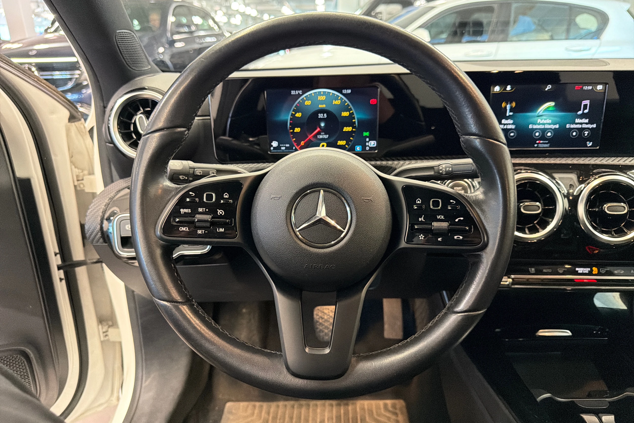 valkoinen Mercedes-Benz A 2019 kuva 11.