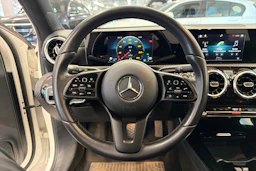 valkoinen Mercedes-Benz A 2019 kuva 11.