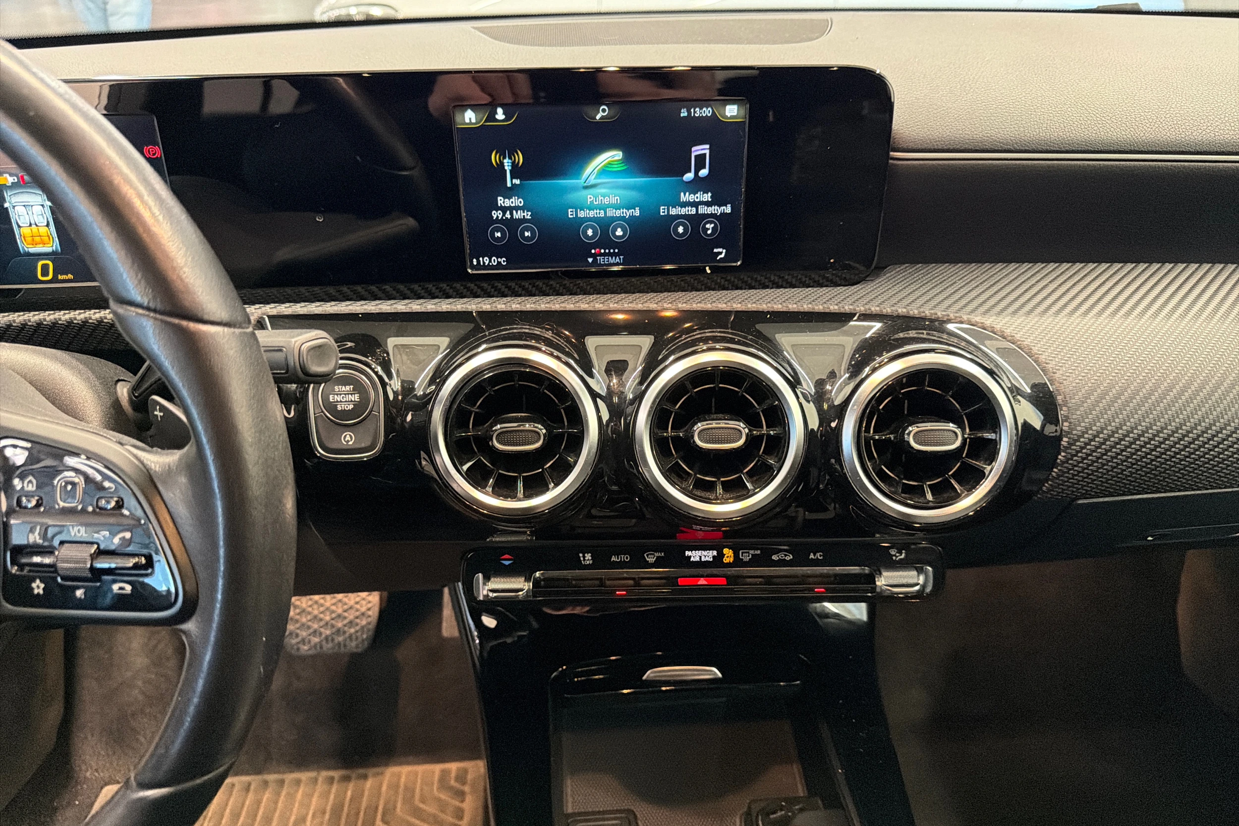 valkoinen Mercedes-Benz A 2019 kuva 13.