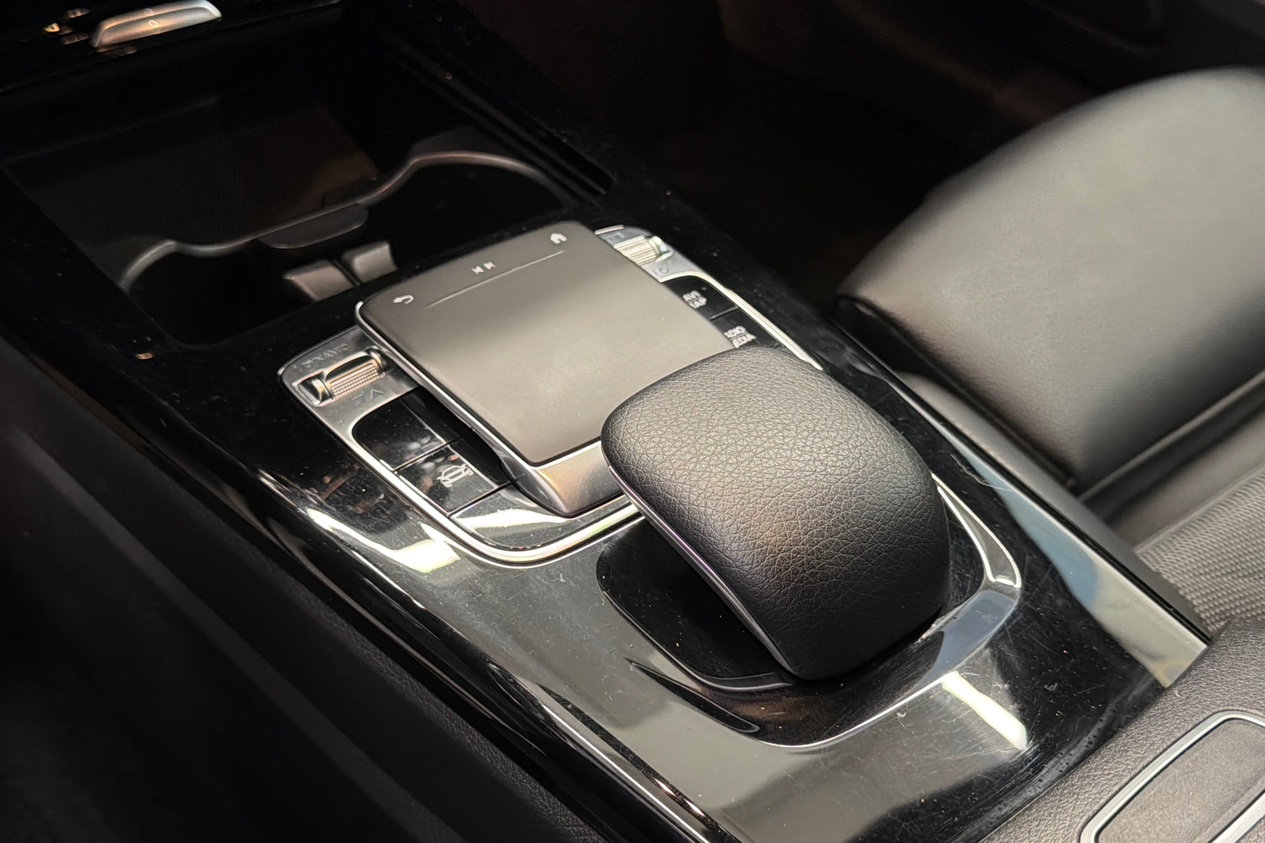 valkoinen Mercedes-Benz A 2019 kuva 14.