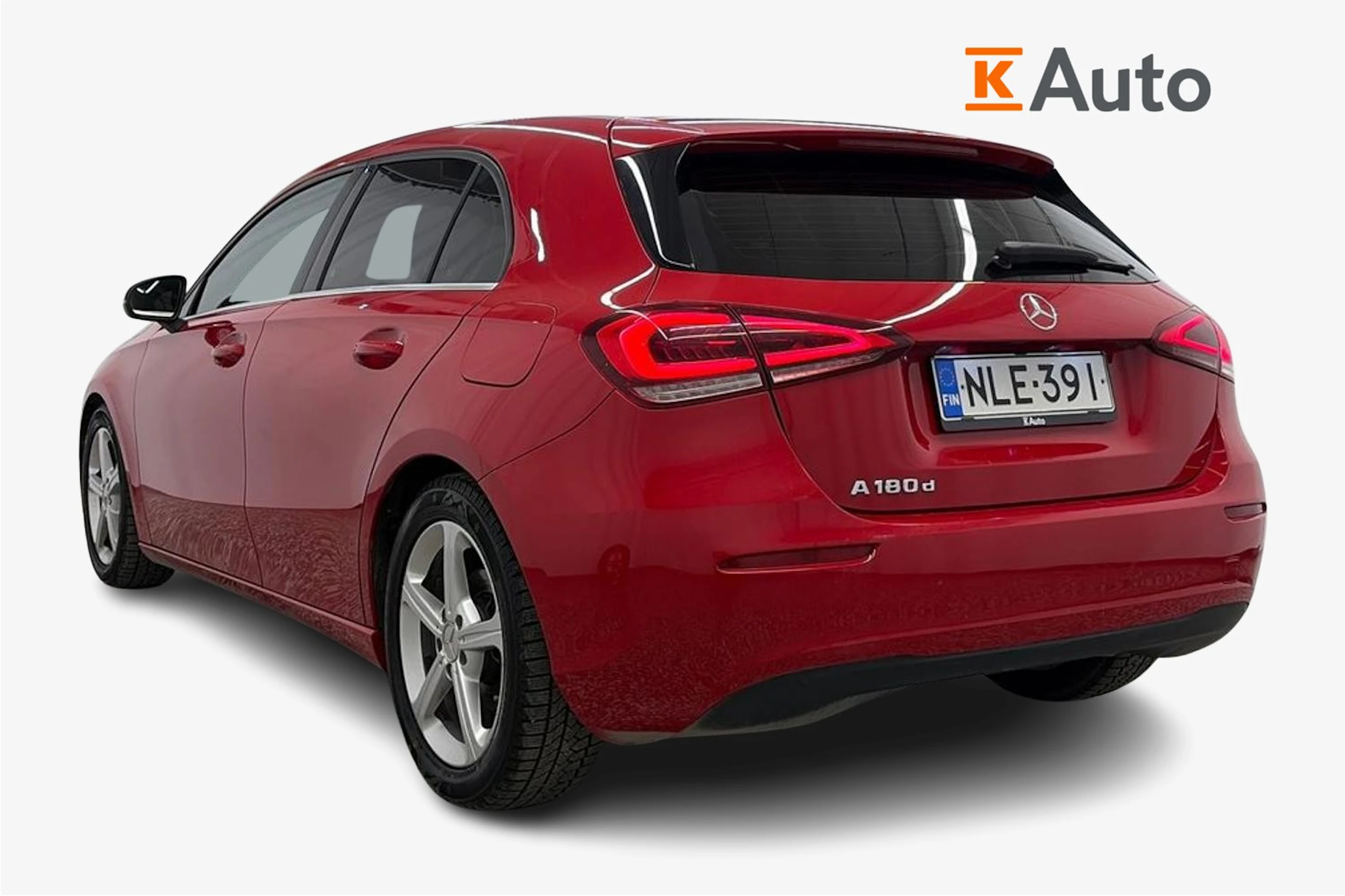 punainen Mercedes-Benz A 2018 kuva 2.