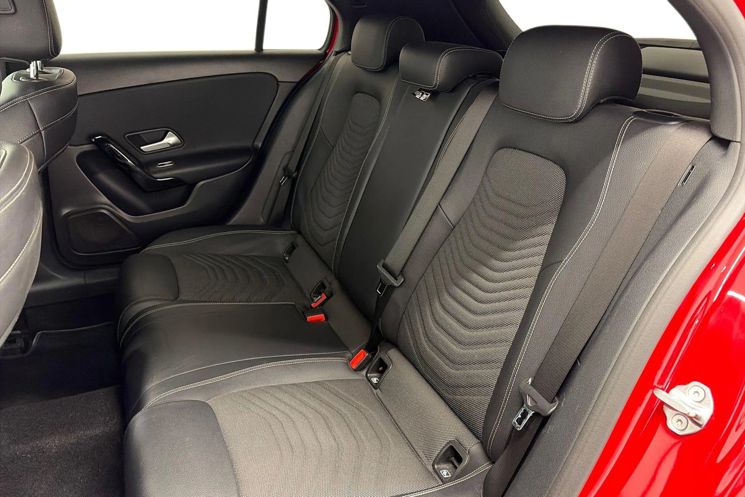 punainen Mercedes-Benz A 2018 kuva 8.