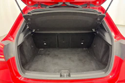 punainen Mercedes-Benz A 2018 kuva 11.