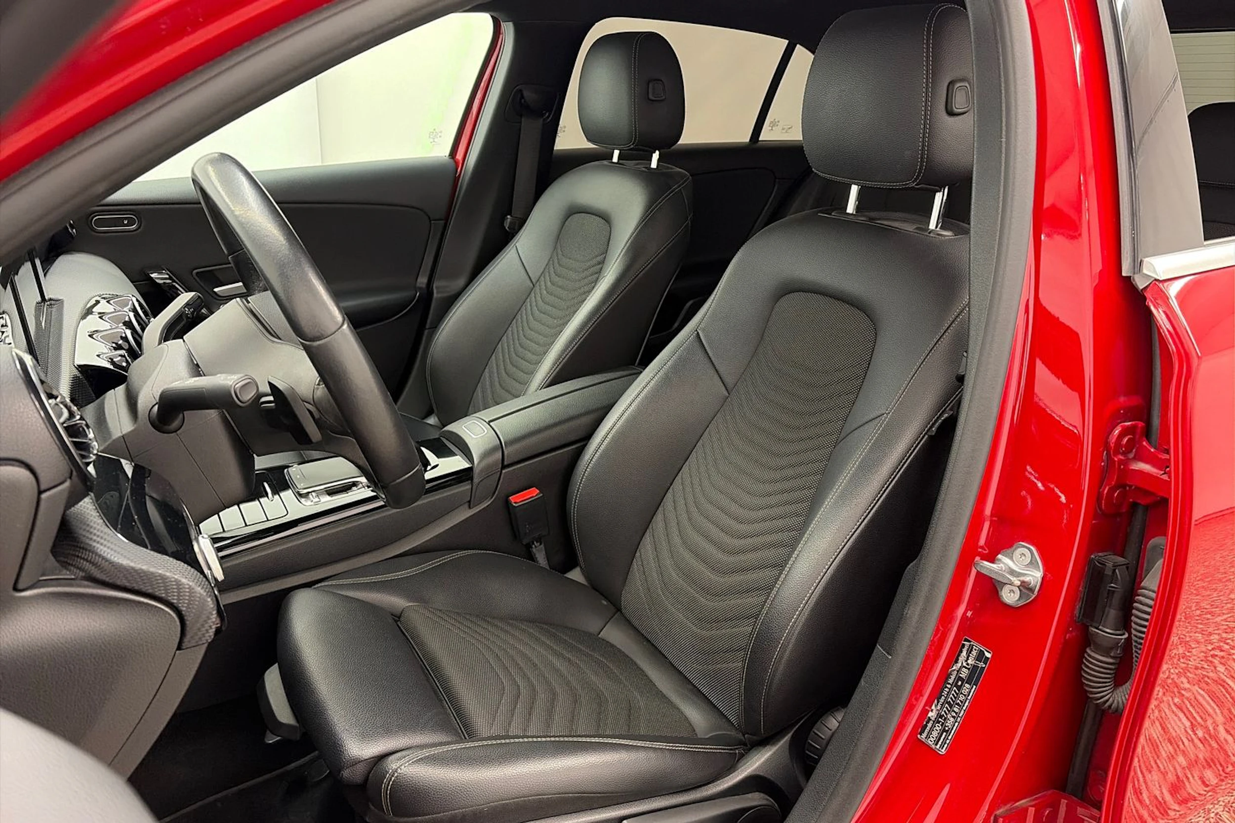 punainen Mercedes-Benz A 2018 kuva 12.