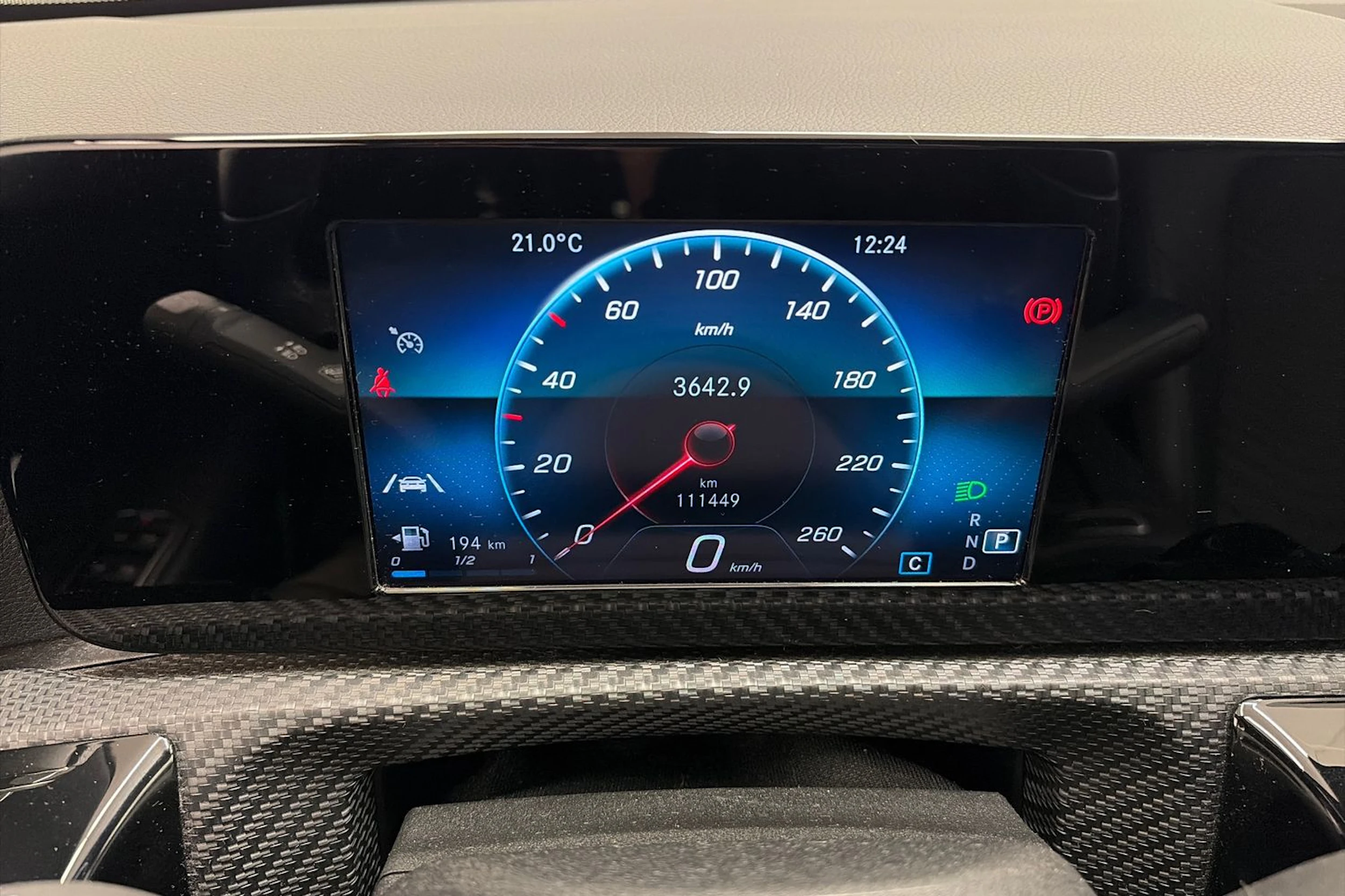 punainen Mercedes-Benz A 2018 kuva 13.