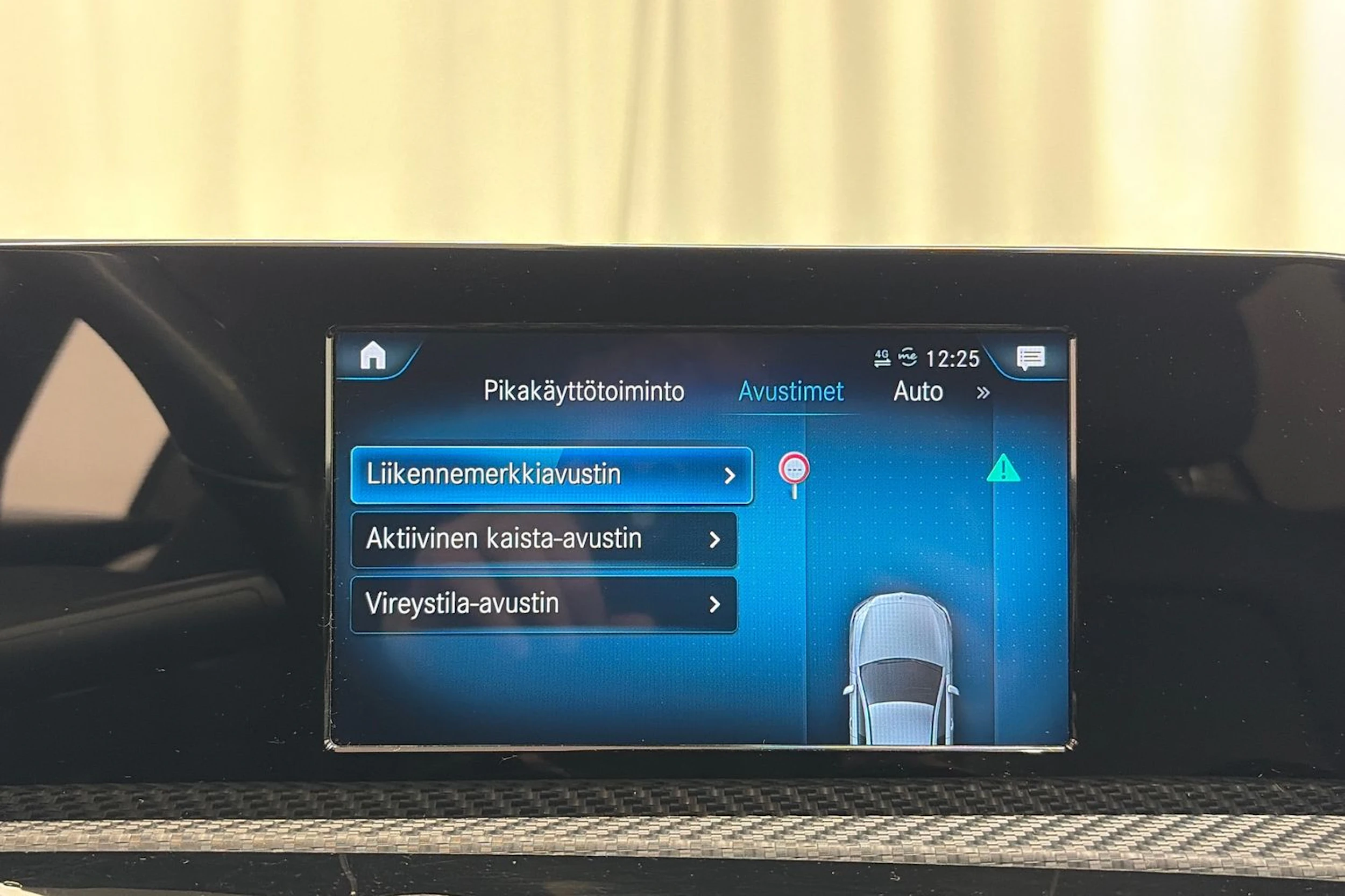 punainen Mercedes-Benz A 2018 kuva 18.