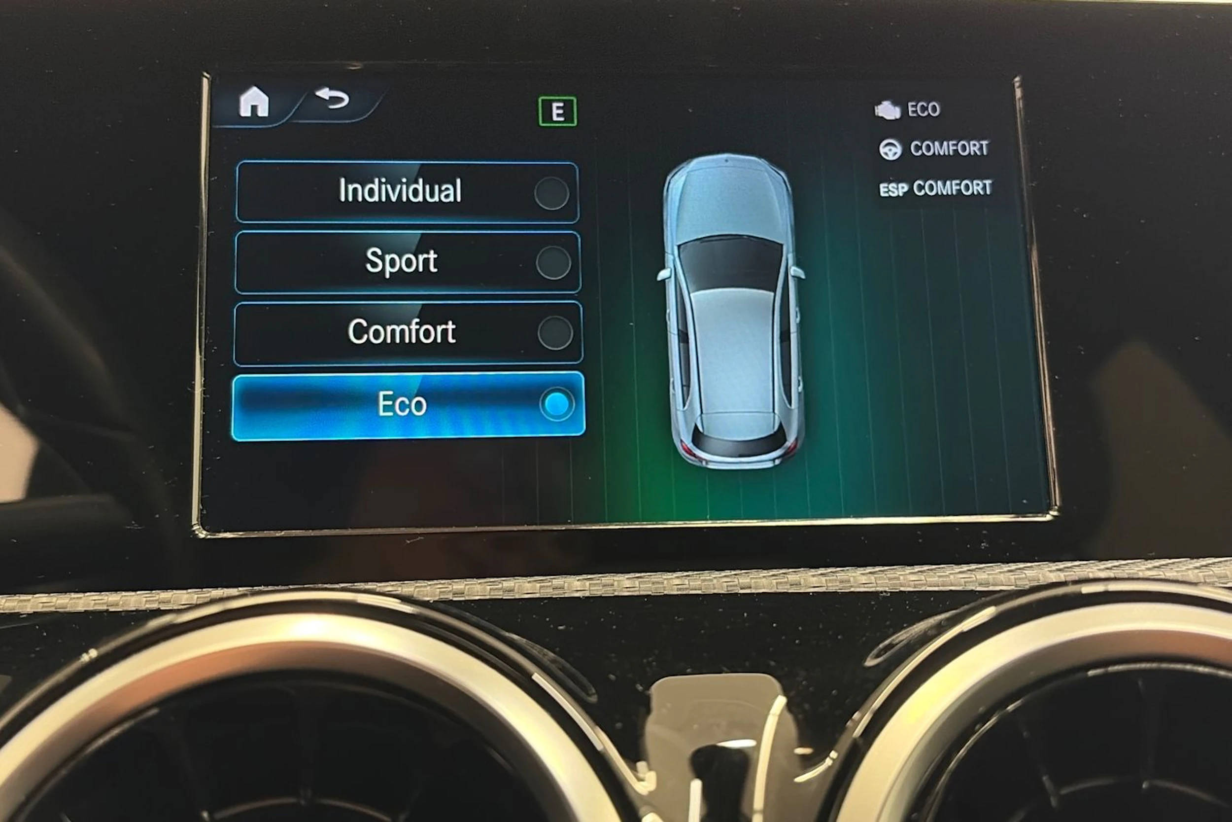 punainen Mercedes-Benz A 2018 kuva 20.