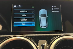 punainen Mercedes-Benz A 2018 kuva 20.