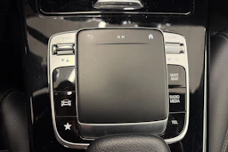 punainen Mercedes-Benz A 2018 kuva 22.