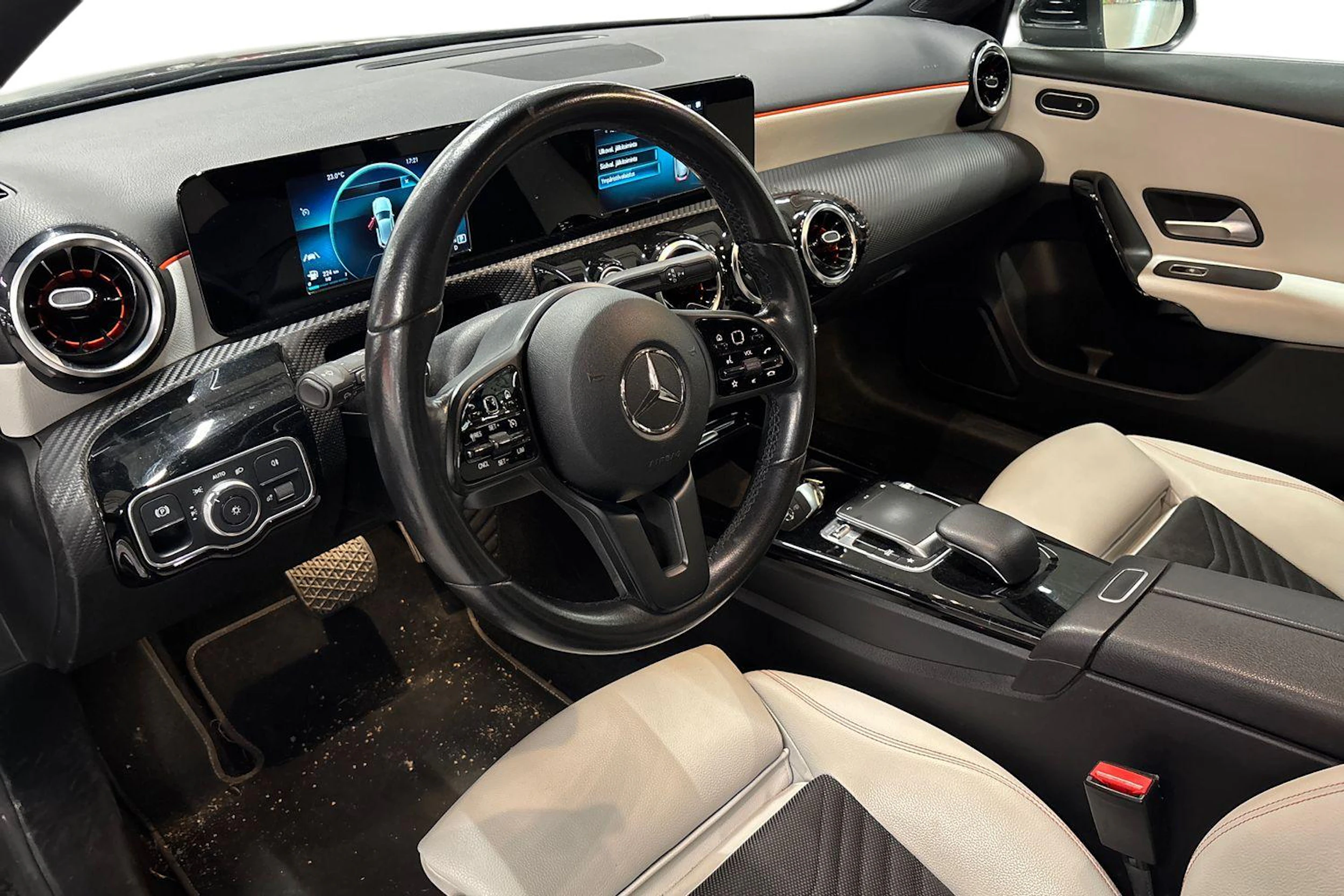 musta Mercedes-Benz A 2018 kuva 3.