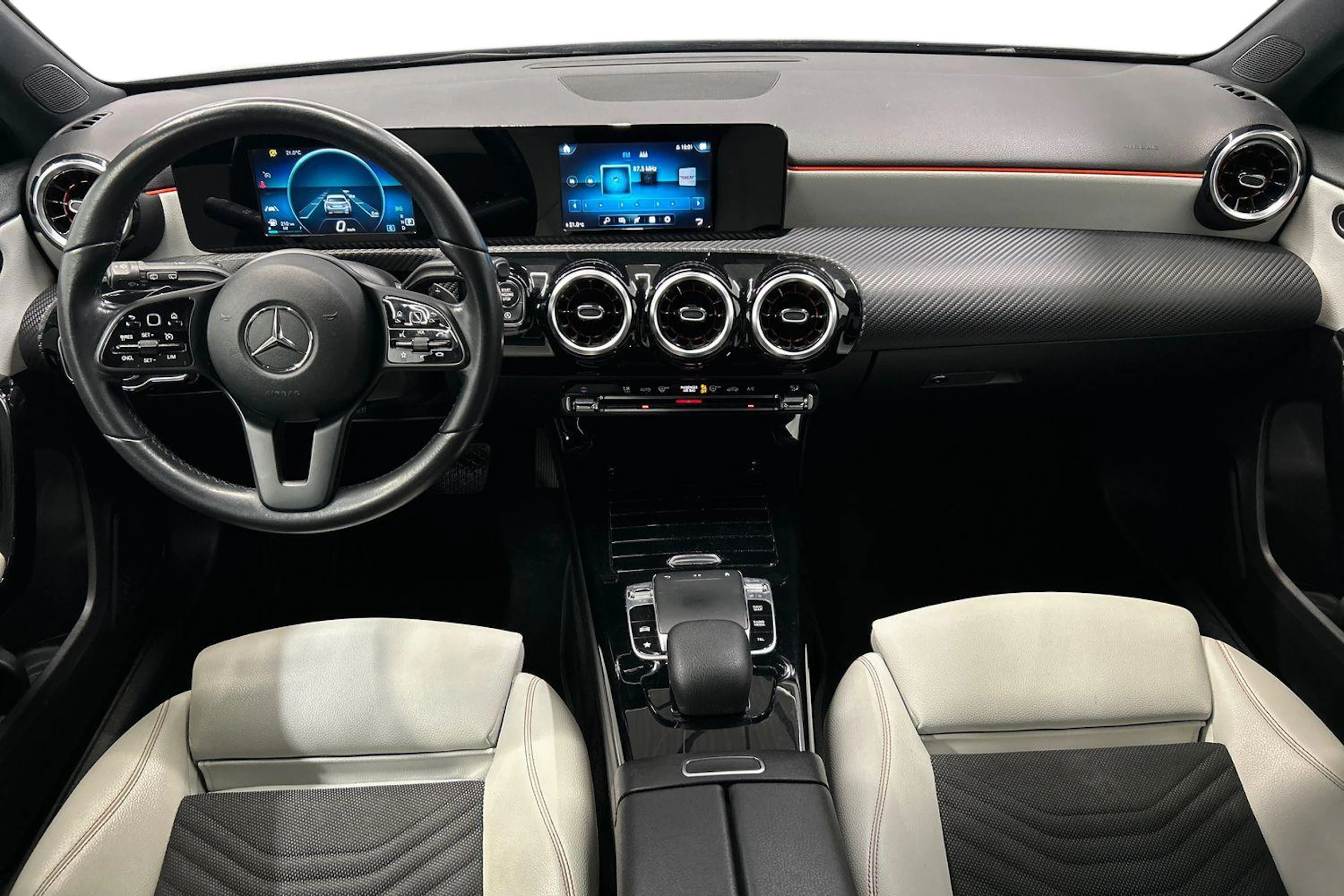 musta Mercedes-Benz A 2018 kuva 7.