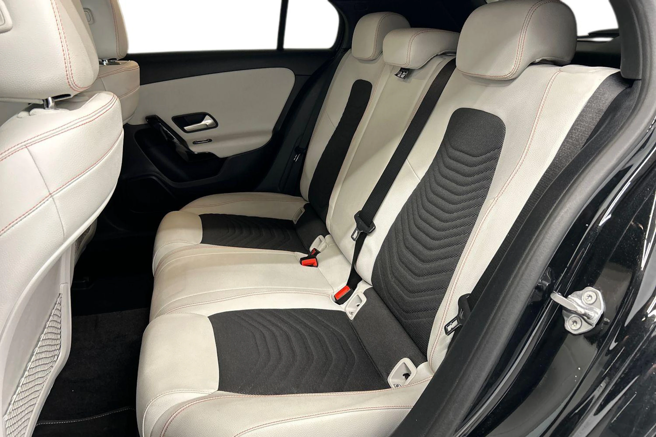 musta Mercedes-Benz A 2018 kuva 8.