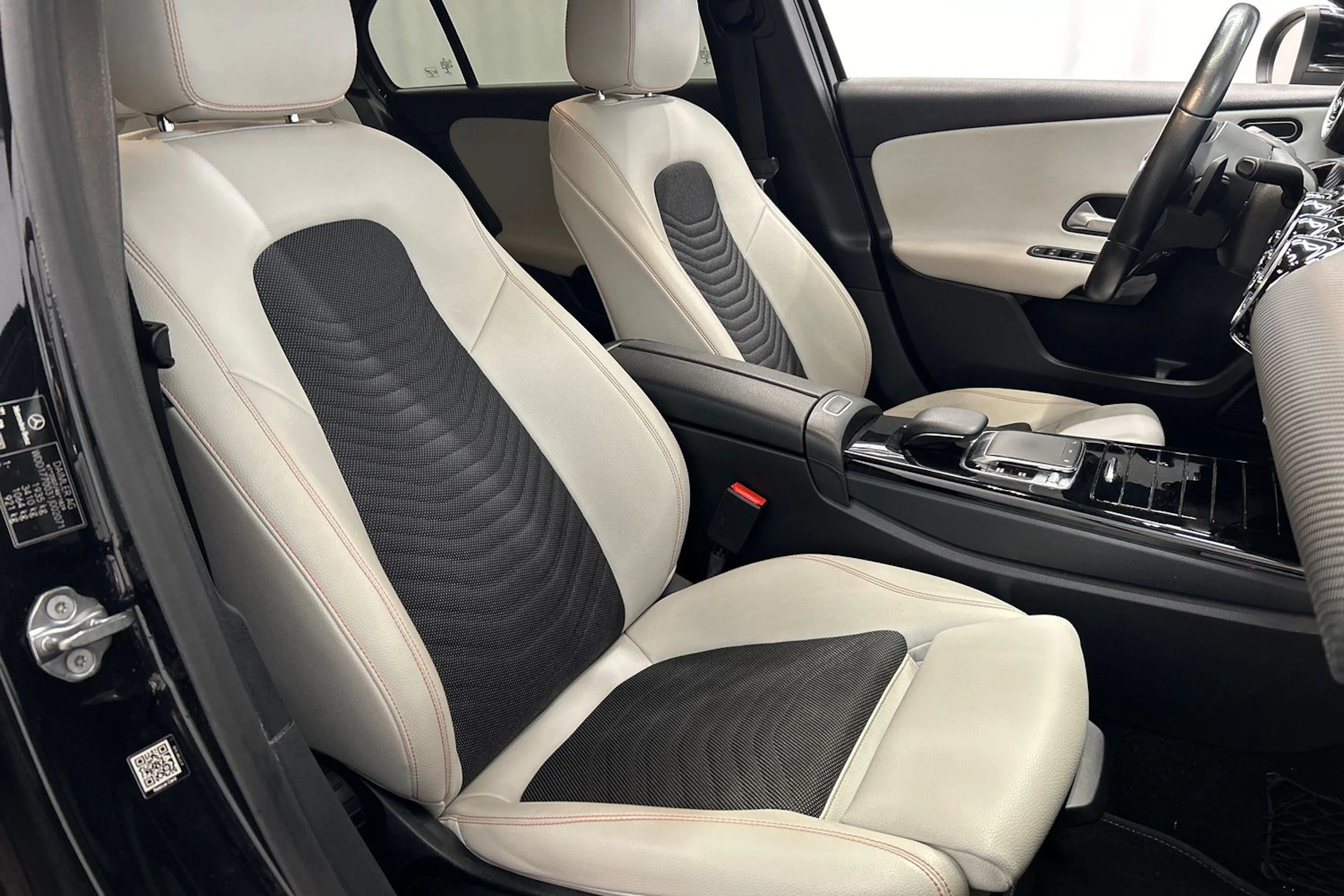 musta Mercedes-Benz A 2018 kuva 11.