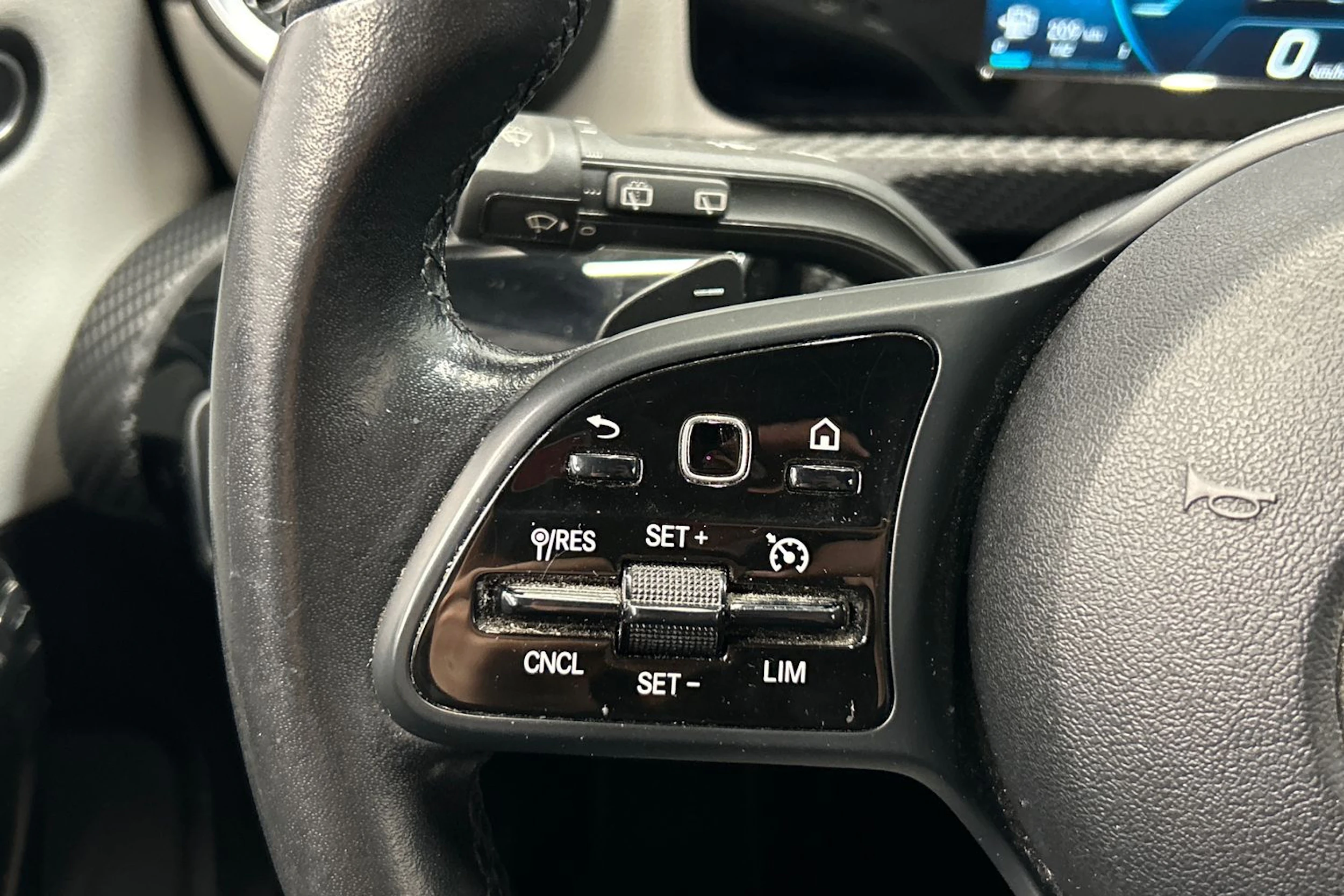 musta Mercedes-Benz A 2018 kuva 15.