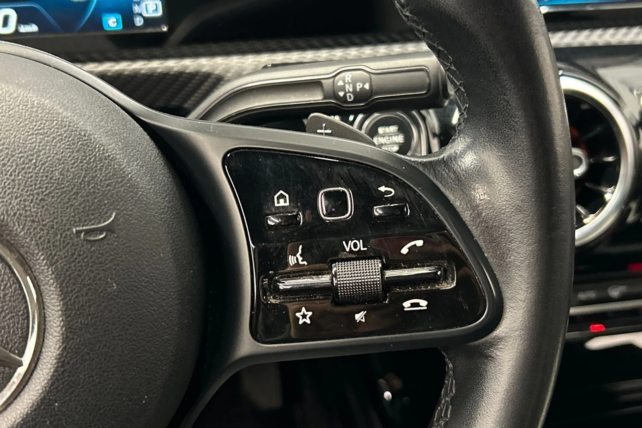 musta Mercedes-Benz A 2018 kuva 16.