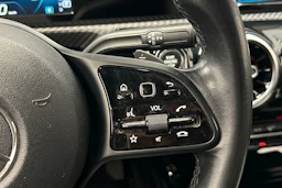 musta Mercedes-Benz A 2018 kuva 16.