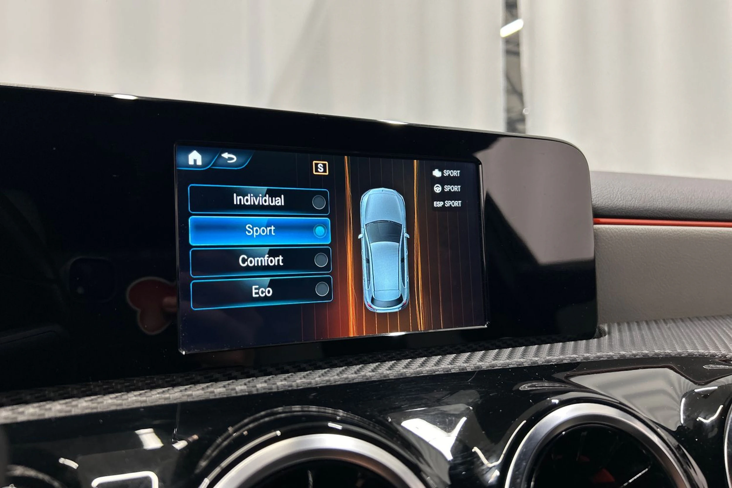 musta Mercedes-Benz A 2018 kuva 19.