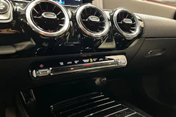 musta Mercedes-Benz A 2018 kuva 21.