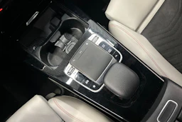 musta Mercedes-Benz A 2018 kuva 22.