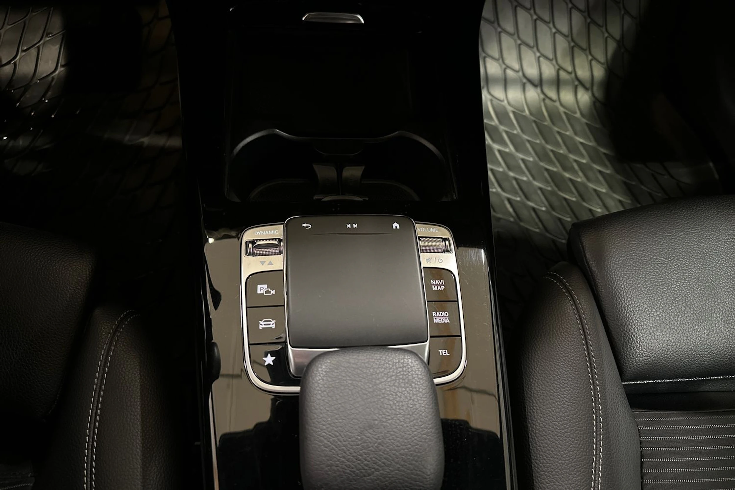 harmaa Mercedes-Benz A 2018 kuva 19.