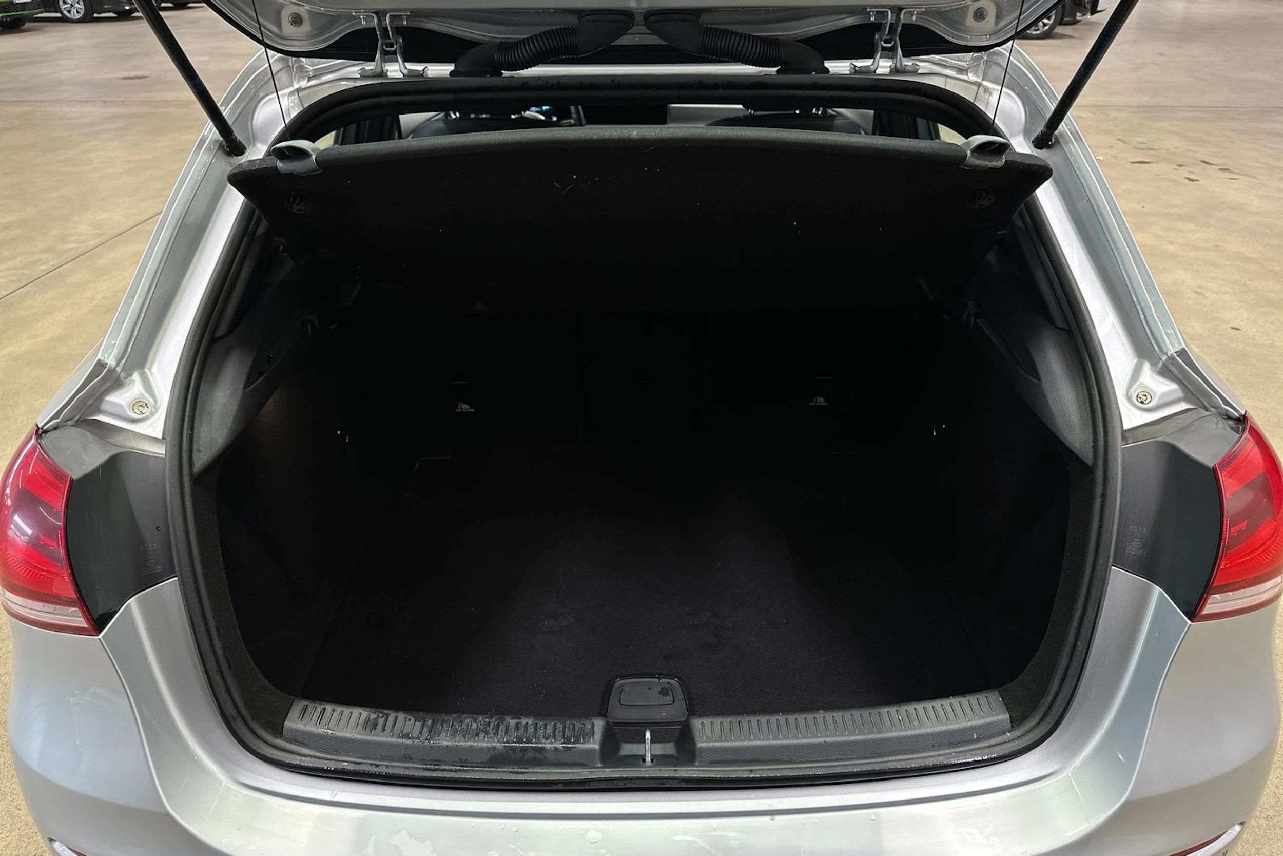 harmaa Mercedes-Benz A 2018 kuva 26.