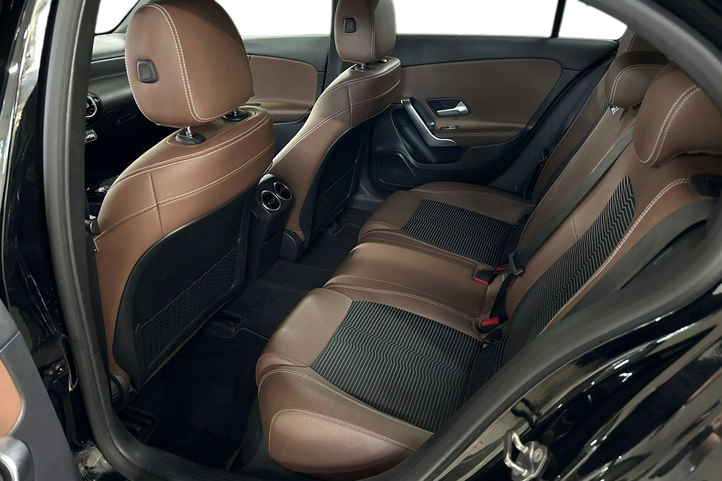Musta Mercedes-Benz A 2019 kuva 10.