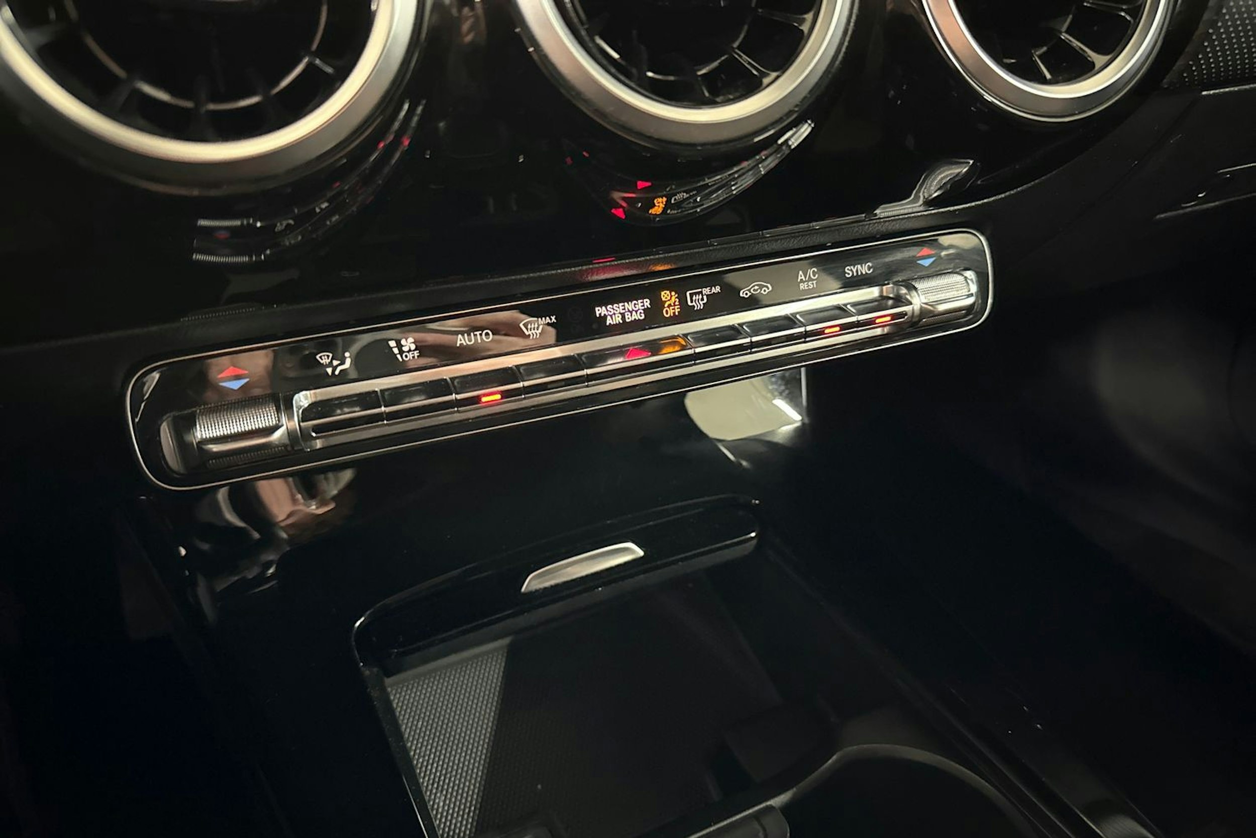 Musta Mercedes-Benz A 2019 kuva 23.
