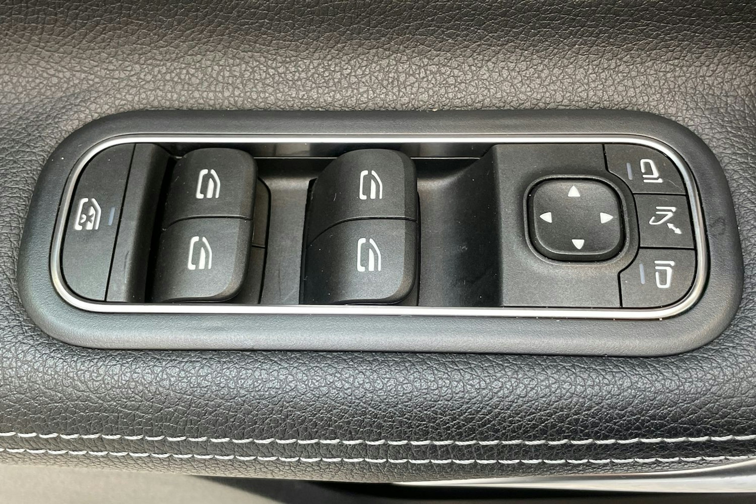 valkoinen Mercedes-Benz A 2019 kuva 16.