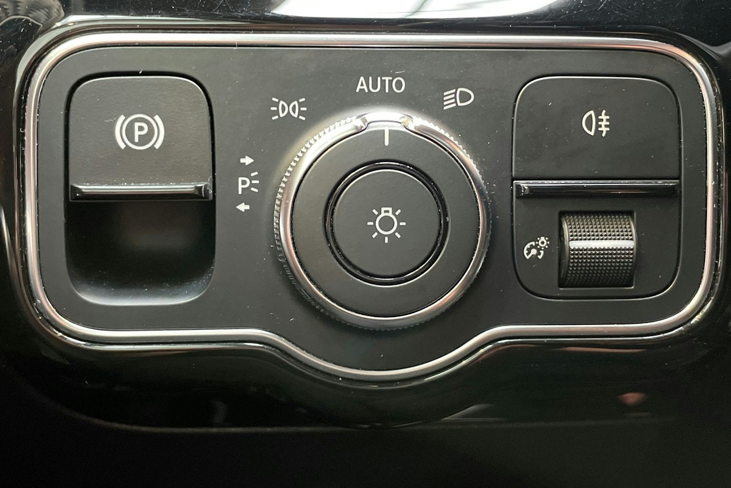 valkoinen Mercedes-Benz A 2019 kuva 17.