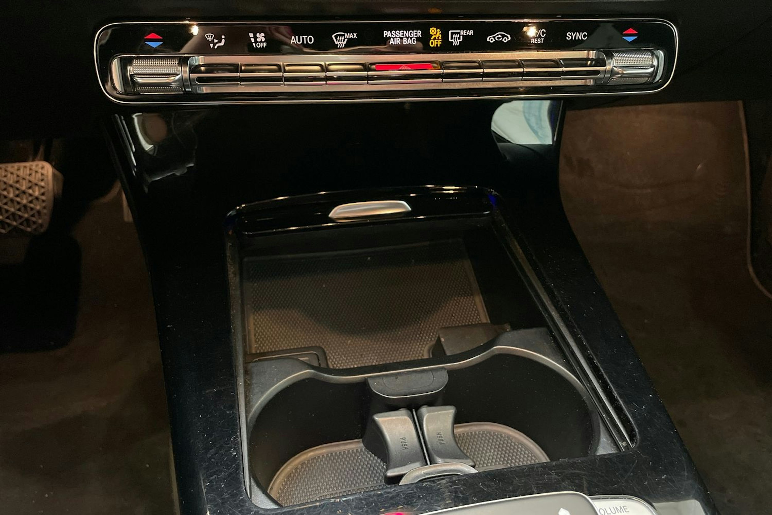 valkoinen Mercedes-Benz A 2019 kuva 25.