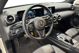 valkoinen Mercedes-Benz A 2019 kuva 8.