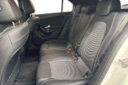 valkoinen Mercedes-Benz A 2019 kuva 11.