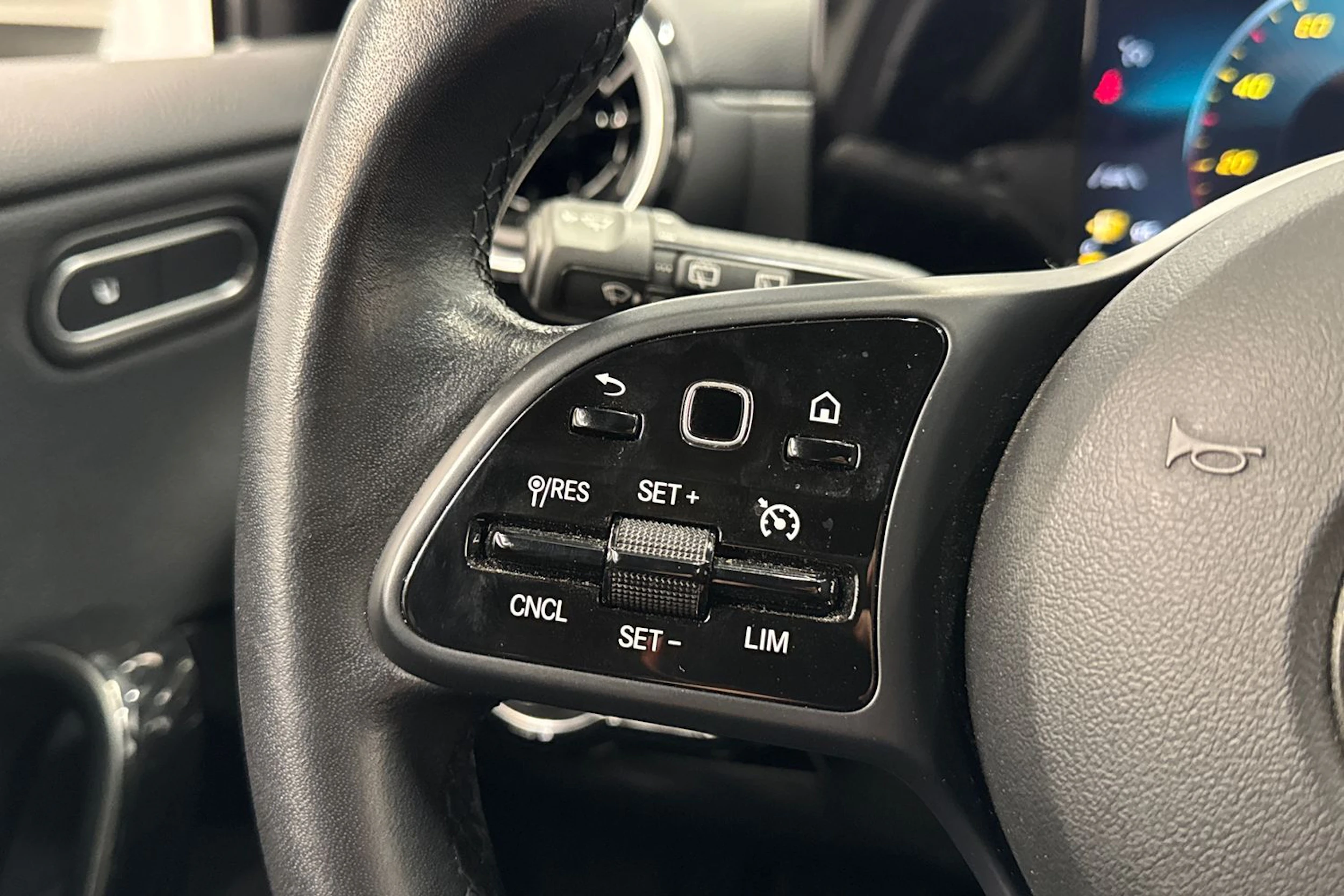 valkoinen Mercedes-Benz A 2019 kuva 19.