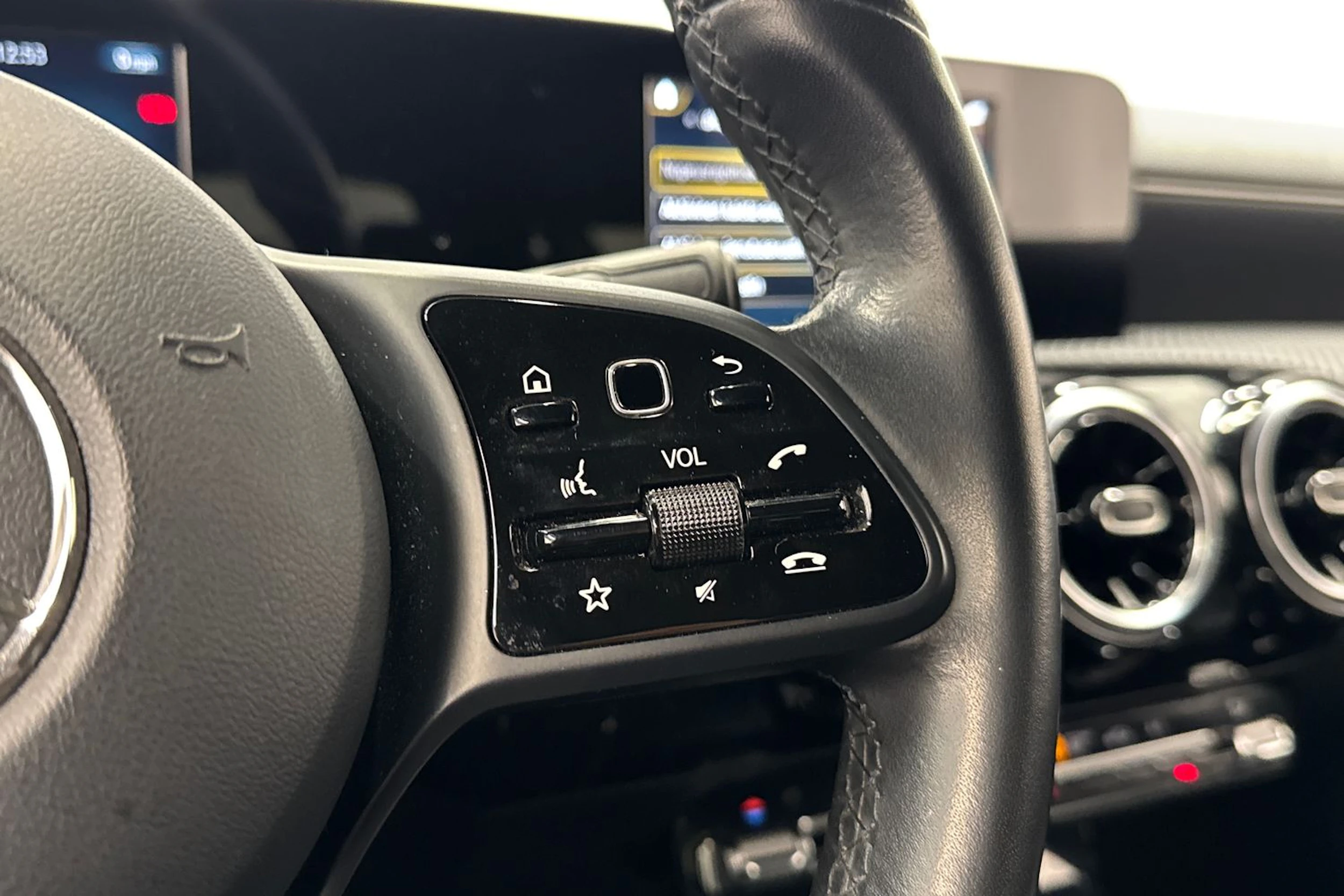 valkoinen Mercedes-Benz A 2019 kuva 20.