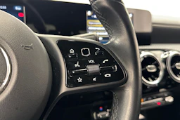 valkoinen Mercedes-Benz A 2019 kuva 20.