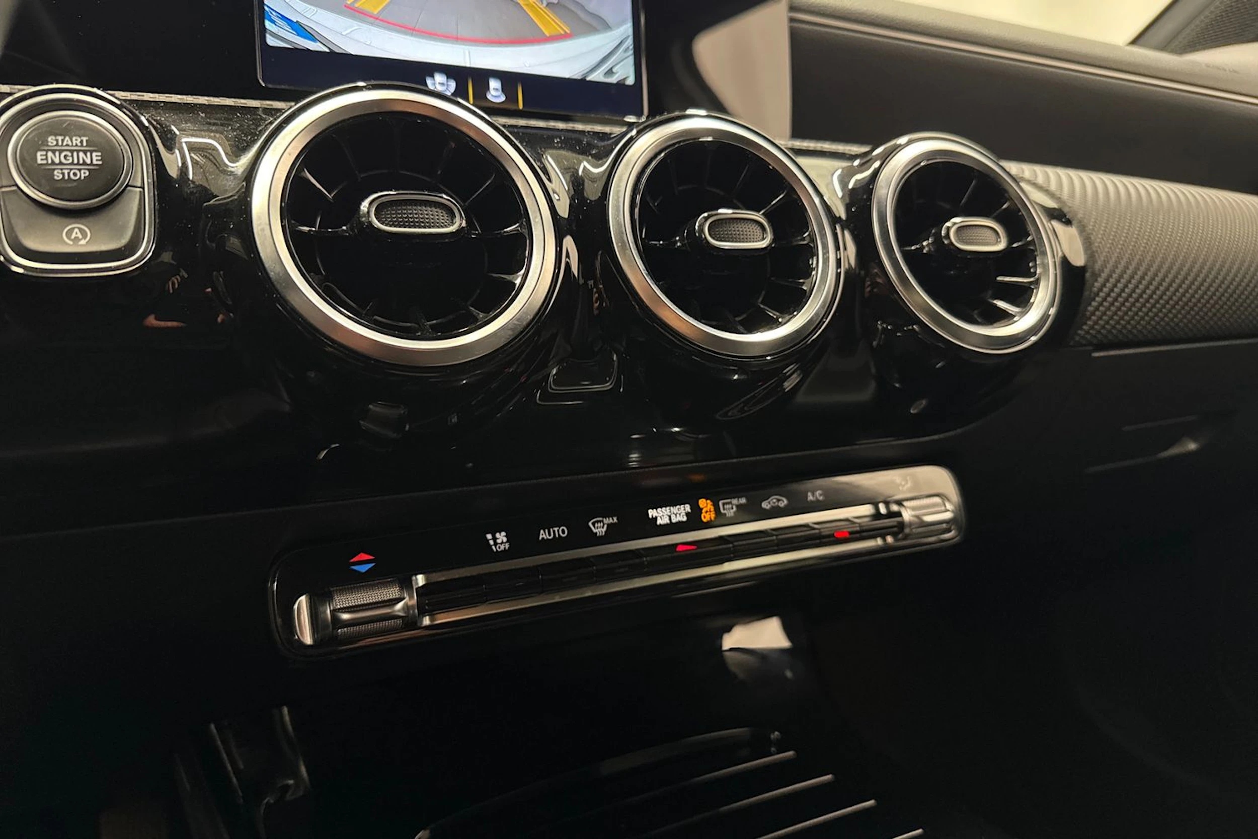 valkoinen Mercedes-Benz A 2019 kuva 24.
