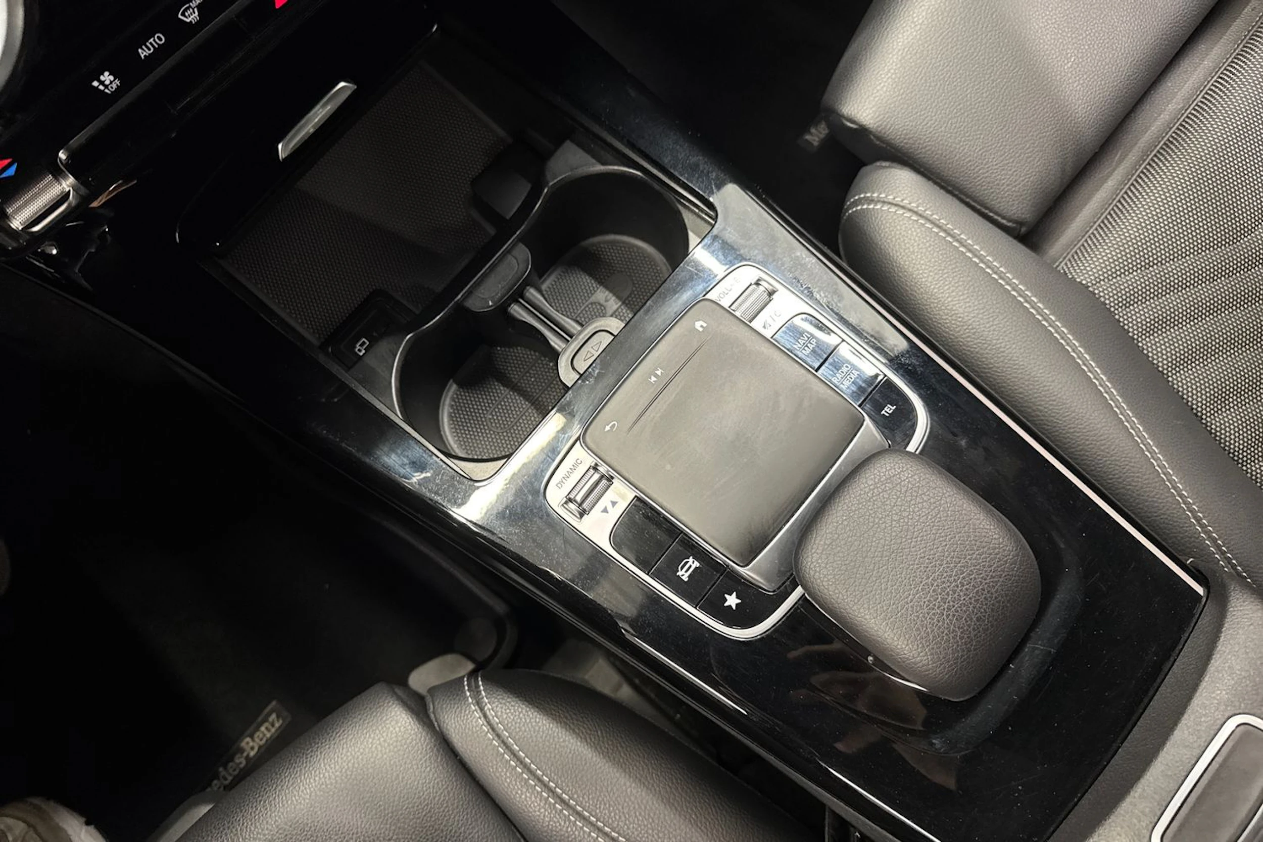 valkoinen Mercedes-Benz A 2019 kuva 25.