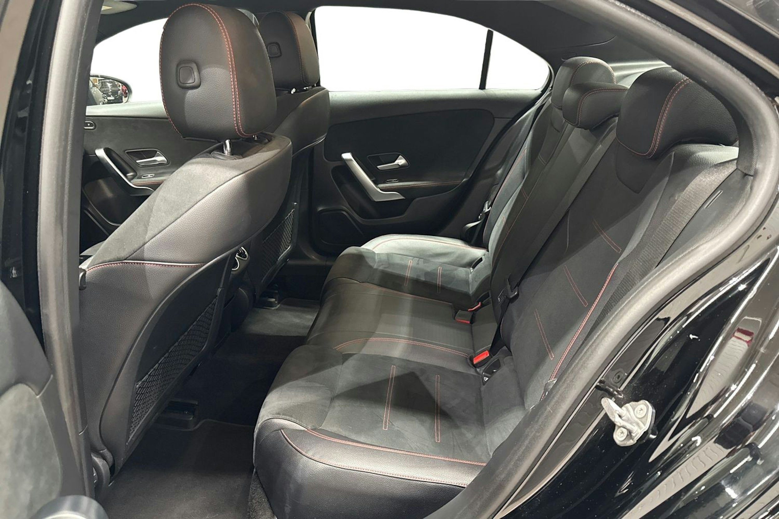 musta Mercedes-Benz A 2019 kuva 10.