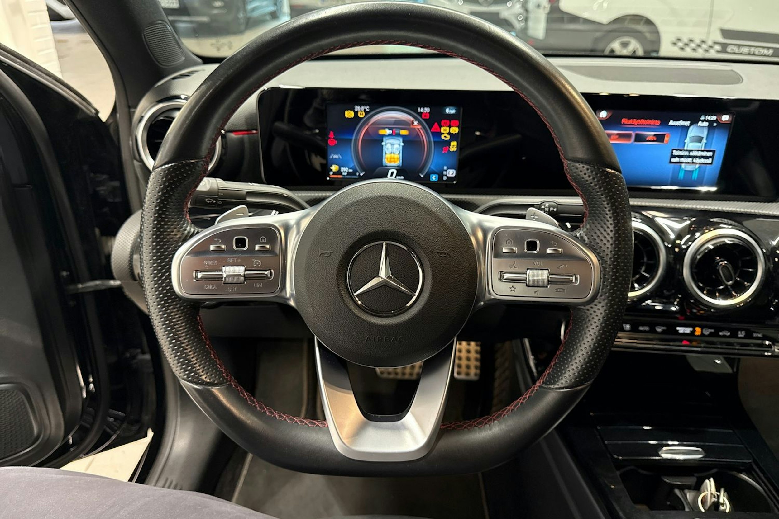 musta Mercedes-Benz A 2019 kuva 16.