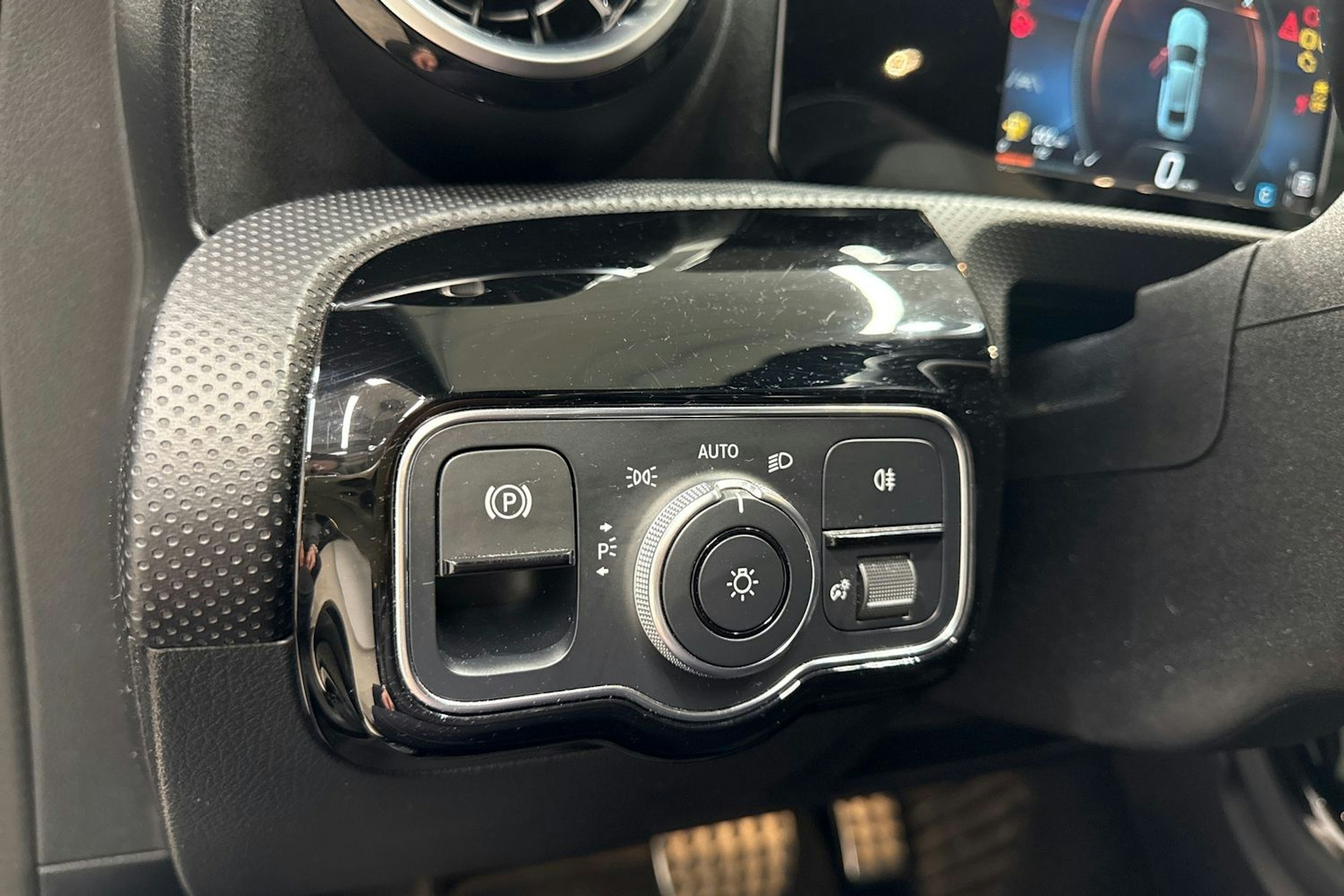musta Mercedes-Benz A 2019 kuva 21.