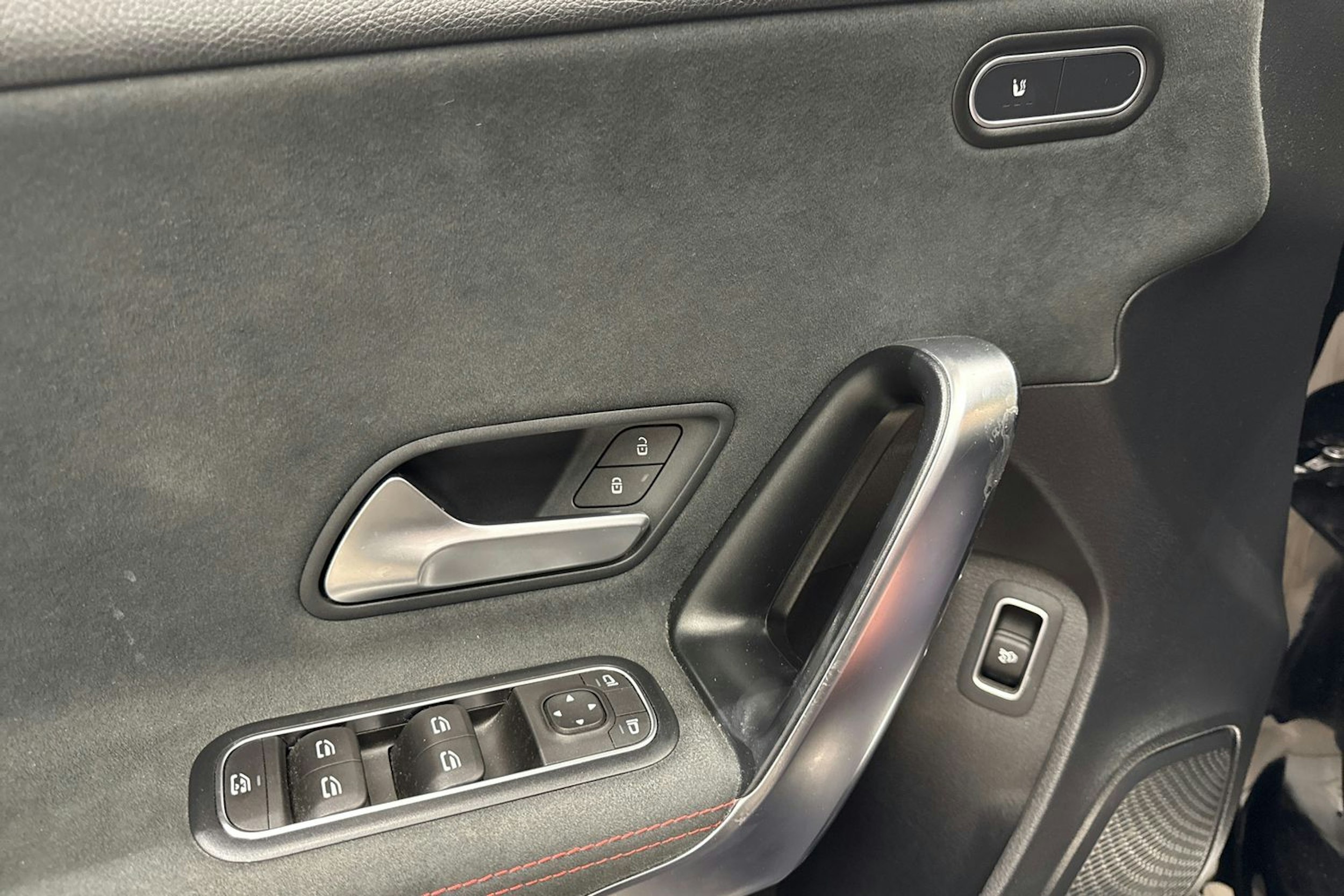 musta Mercedes-Benz A 2019 kuva 22.