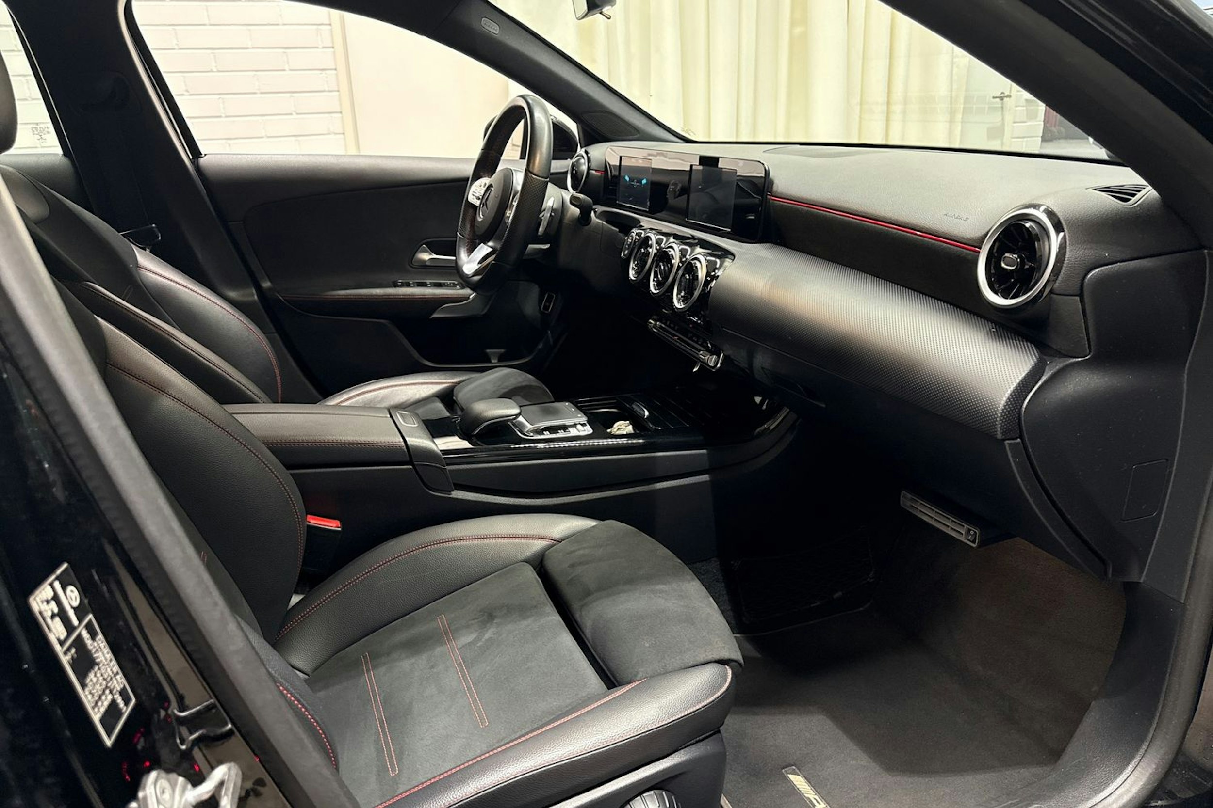 musta Mercedes-Benz A 2019 kuva 24.