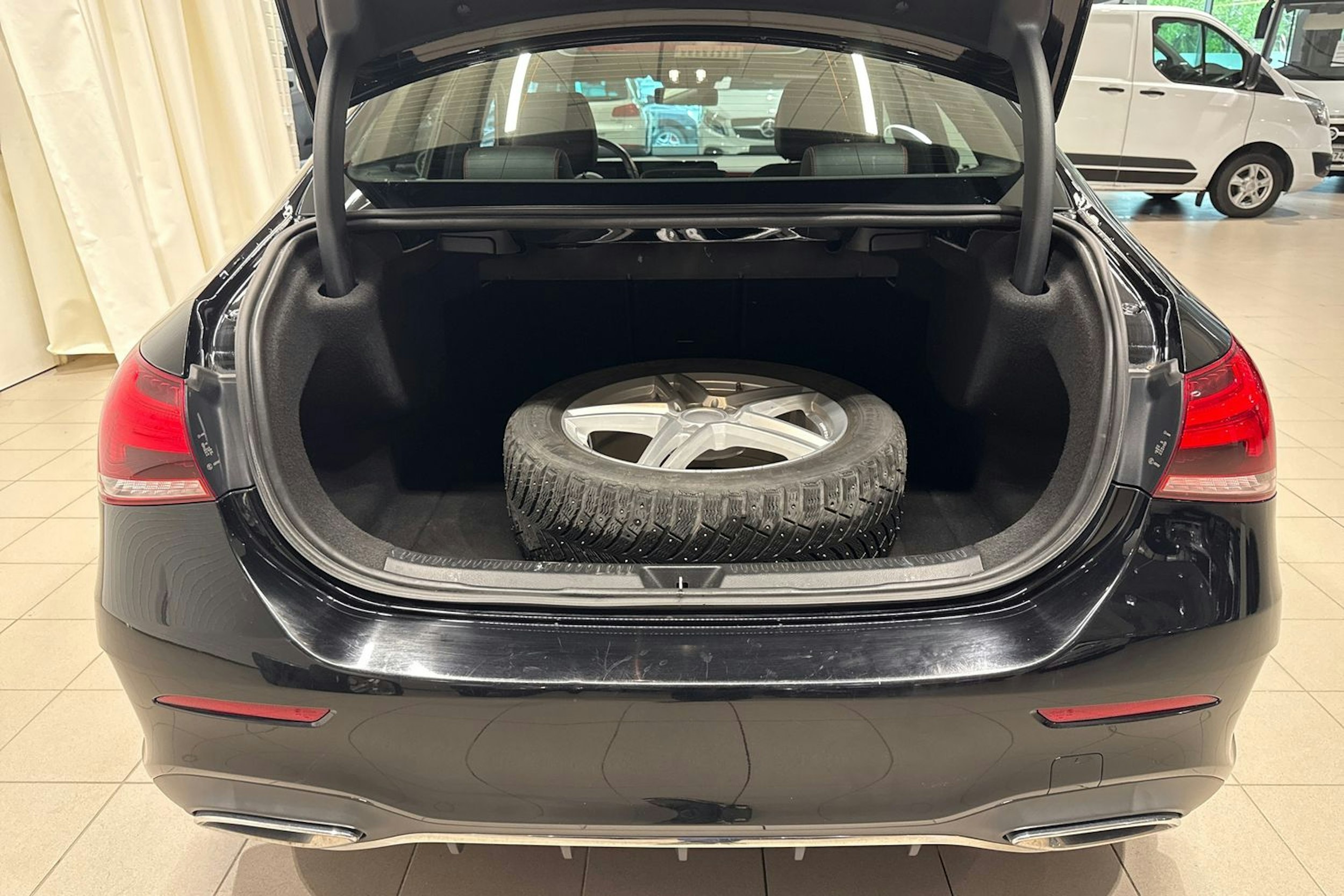 musta Mercedes-Benz A 2019 kuva 26.