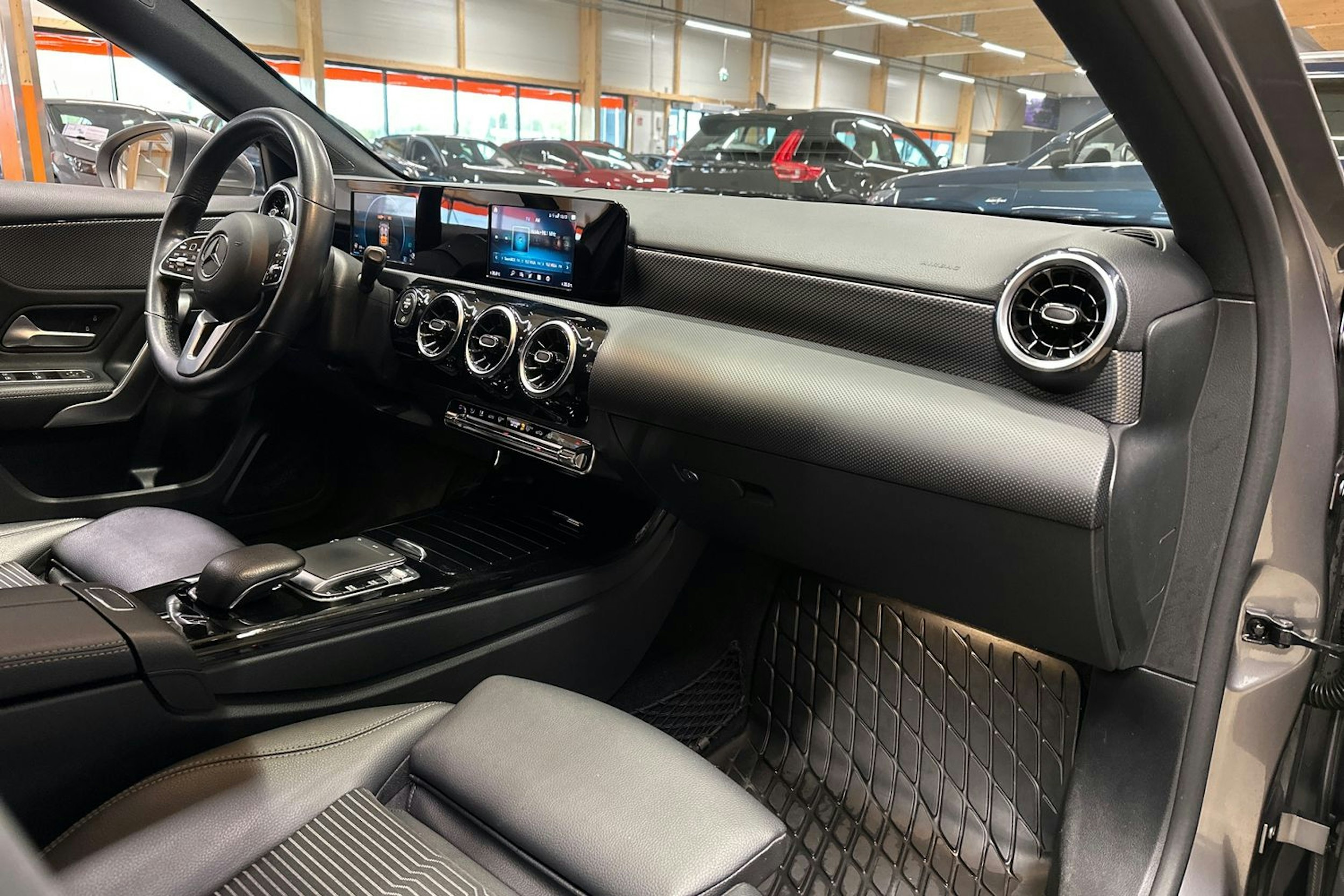 harmaa Mercedes-Benz A 2019 kuva 14.