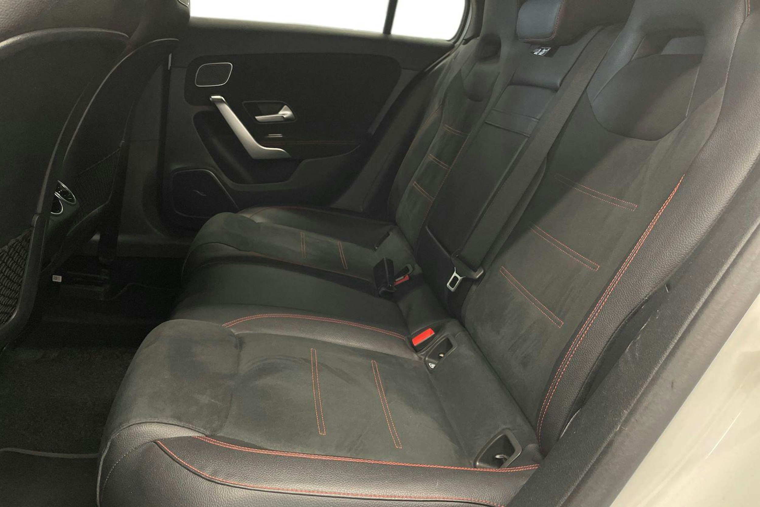 Valkoinen Mercedes-Benz A 2019 kuva 10.