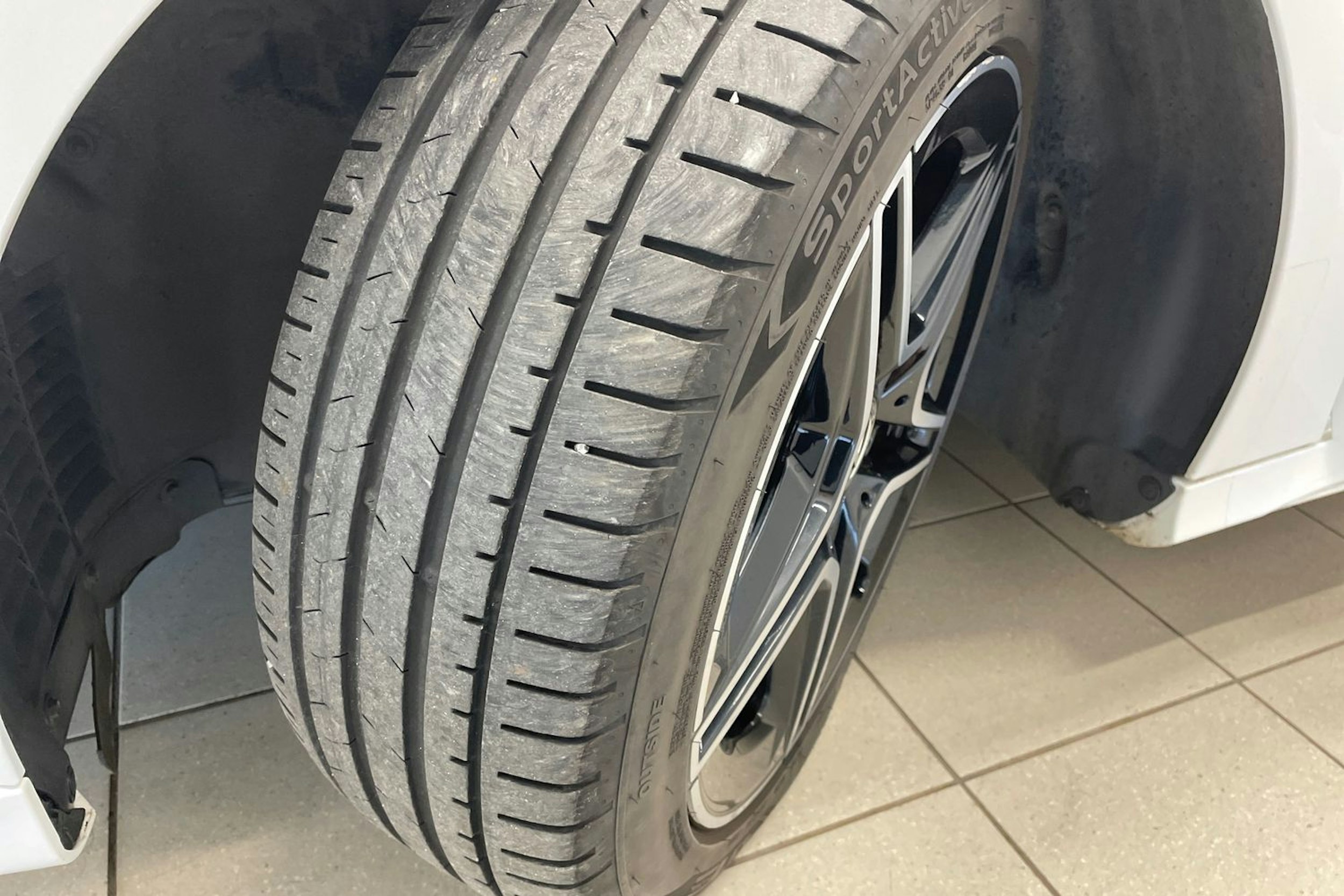 Valkoinen Mercedes-Benz A 2019 kuva 13.