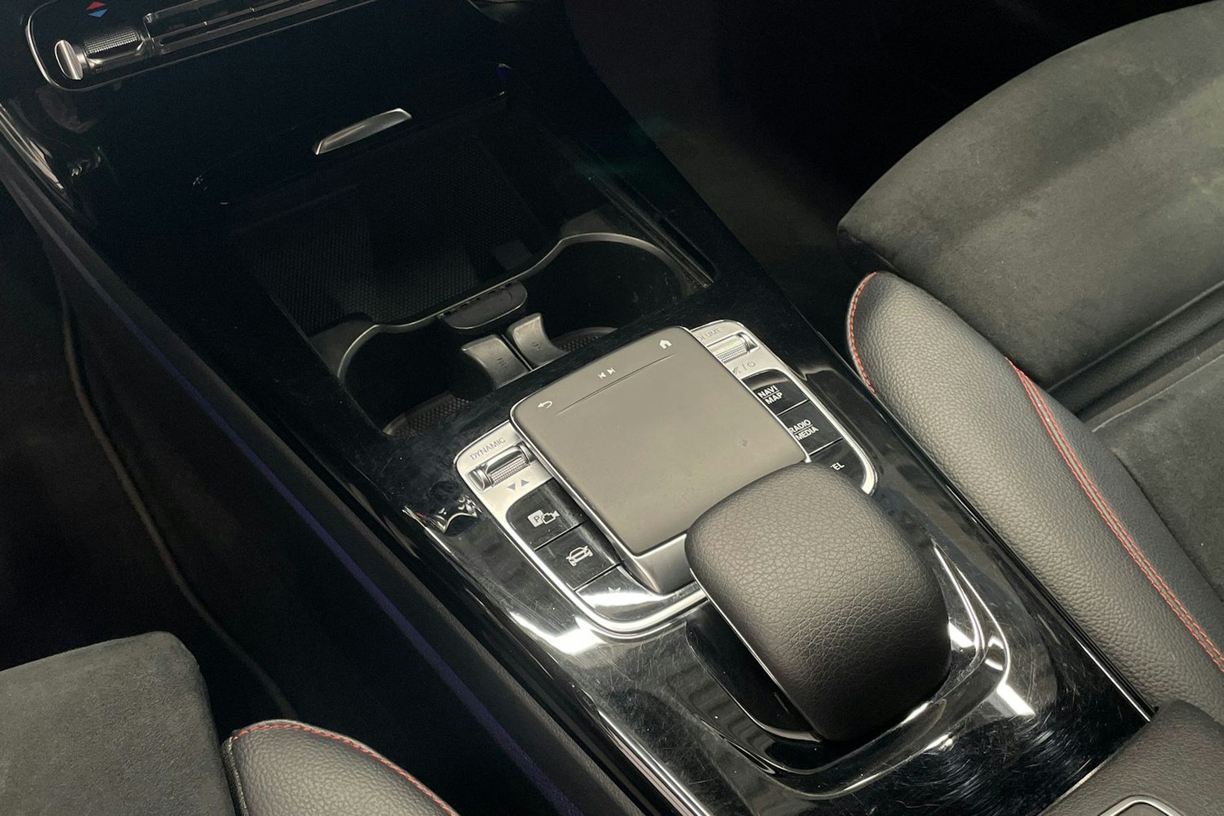 Valkoinen Mercedes-Benz A 2019 kuva 18.