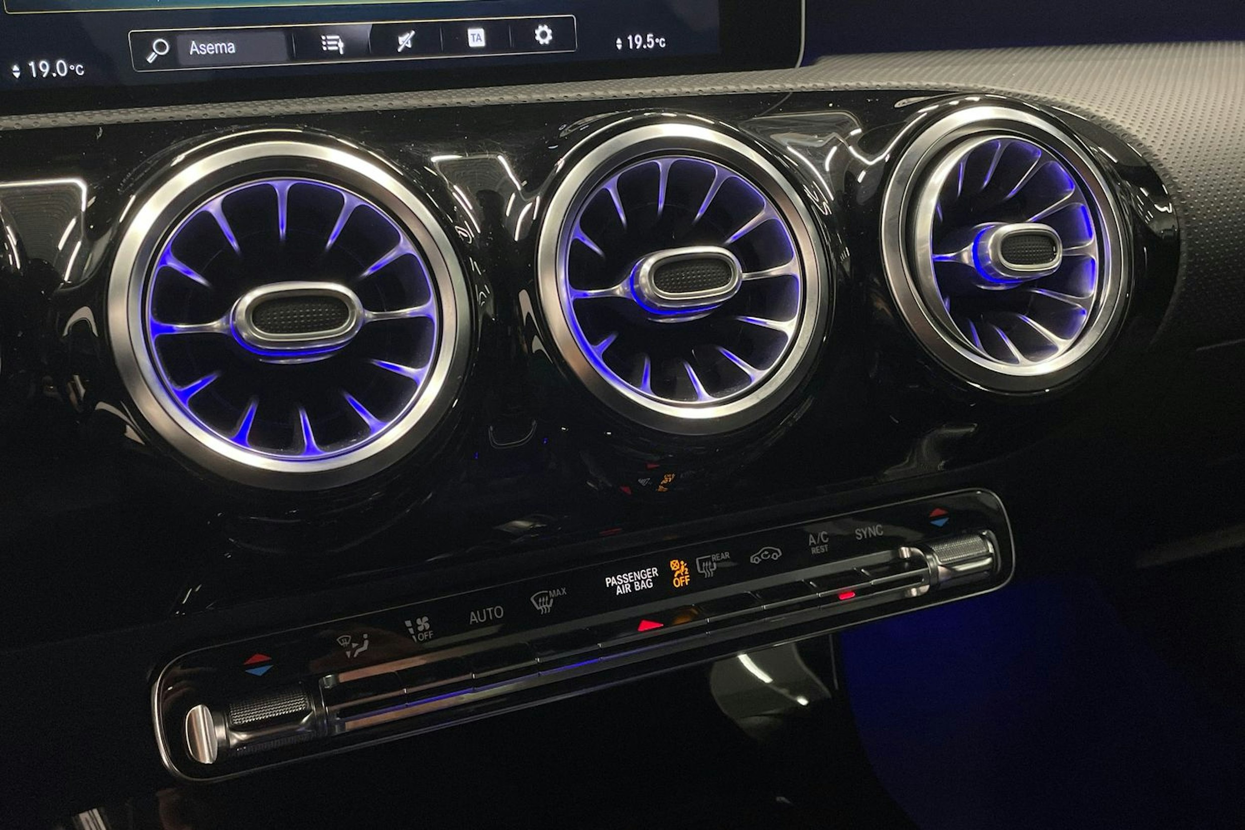 Valkoinen Mercedes-Benz A 2019 kuva 19.